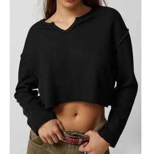UO Parker Notch Neck Long Sleeve Cropped Sweater Top Urban Outfitters Black
